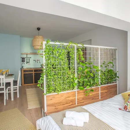 Central Garden By Urbanesq Bucarest Extérieur photo