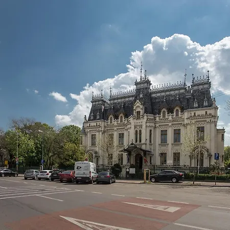 Central Garden By Urbanesq Bucarest Extérieur photo